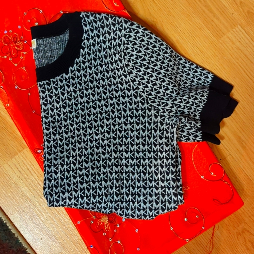 Michael Kors shirt. Like New perfect condition ❤️